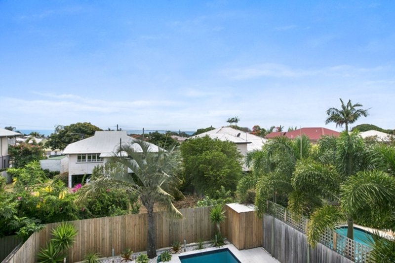 Photo - 108 Melville Terrace, Manly QLD 4179 - Image 6