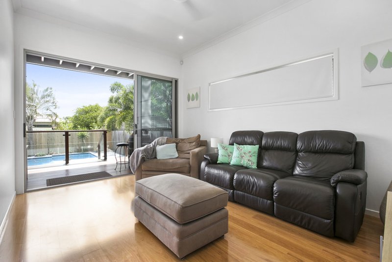 Photo - 108 Melville Terrace, Manly QLD 4179 - Image 9