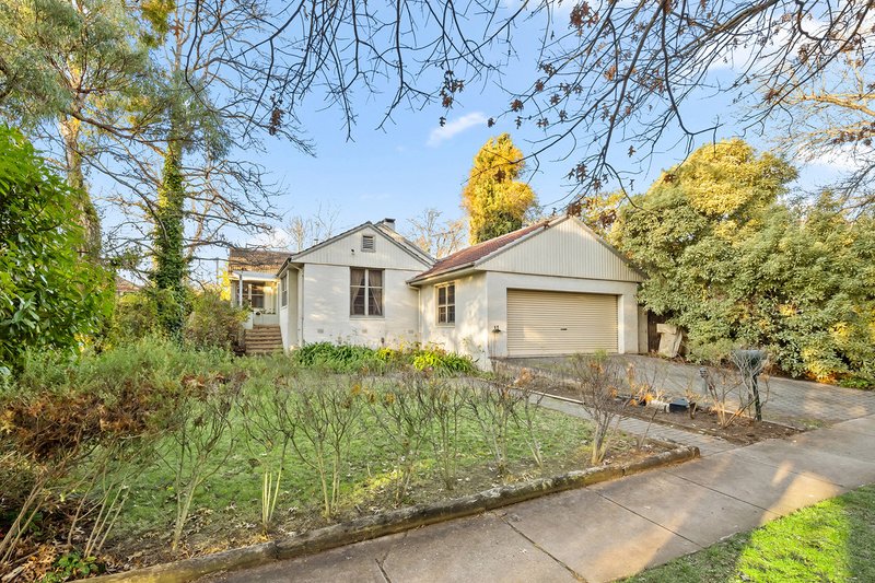 Photo - 108 Strickland Crescent, Deakin ACT 2600 - Image 2