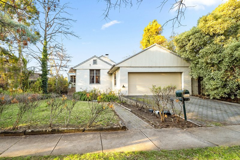 Photo - 108 Strickland Crescent, Deakin ACT 2600 - Image 3