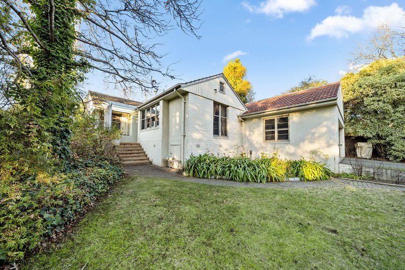 Photo - 108 Strickland Crescent, Deakin ACT 2600 - Image 4
