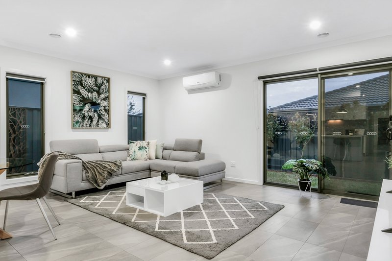 Photo - 108 Sustainable Drive, Craigieburn VIC 3064 - Image 11