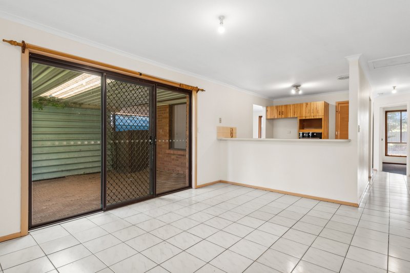 Photo - 108 Taylors Avenue, Morphett Vale SA 5162 - Image 5