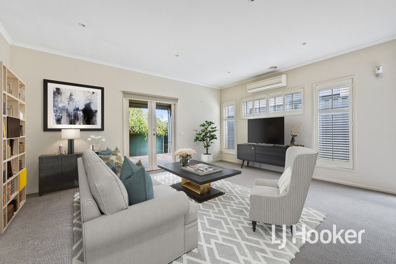 Photo - 108 Windermere Boulevard, Pakenham VIC 3810 - Image 4