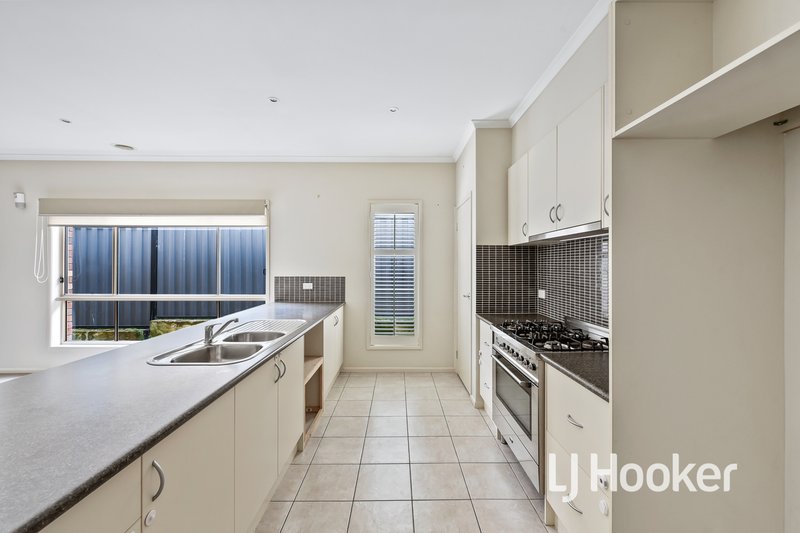 Photo - 108 Windermere Boulevard, Pakenham VIC 3810 - Image 7