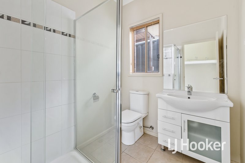 Photo - 108 Windermere Boulevard, Pakenham VIC 3810 - Image 8