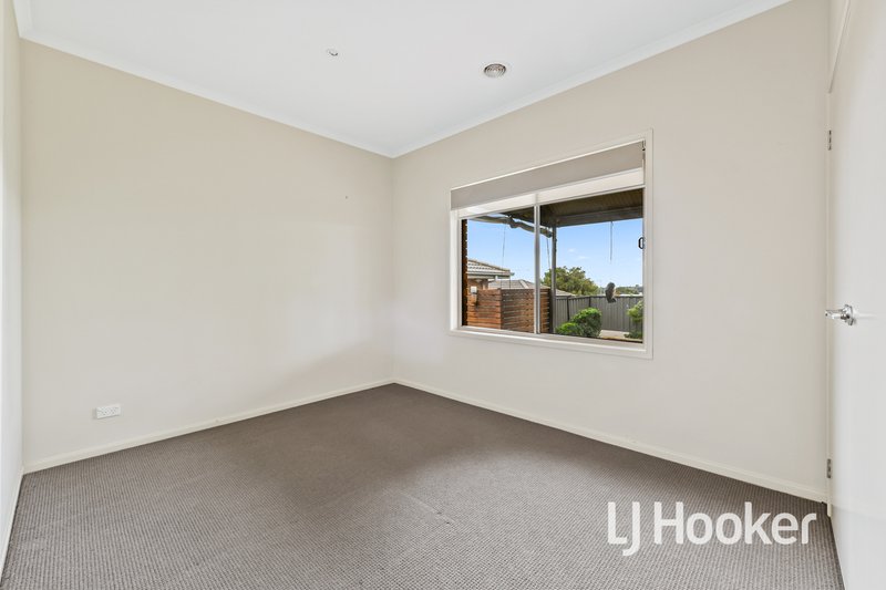 Photo - 108 Windermere Boulevard, Pakenham VIC 3810 - Image 10