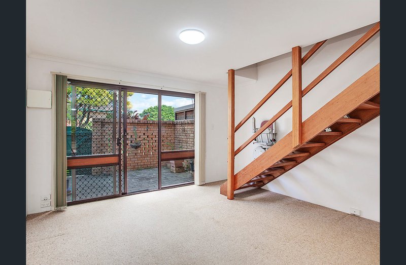 Photo - 108/170 Bardon Avenue, Burleigh Waters QLD 4220 - Image 2