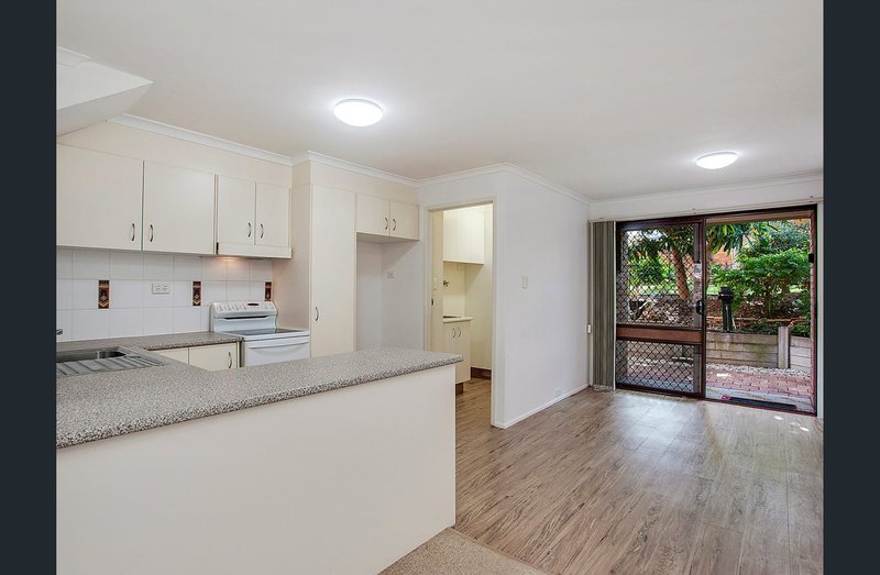 Photo - 108/170 Bardon Avenue, Burleigh Waters QLD 4220 - Image 5