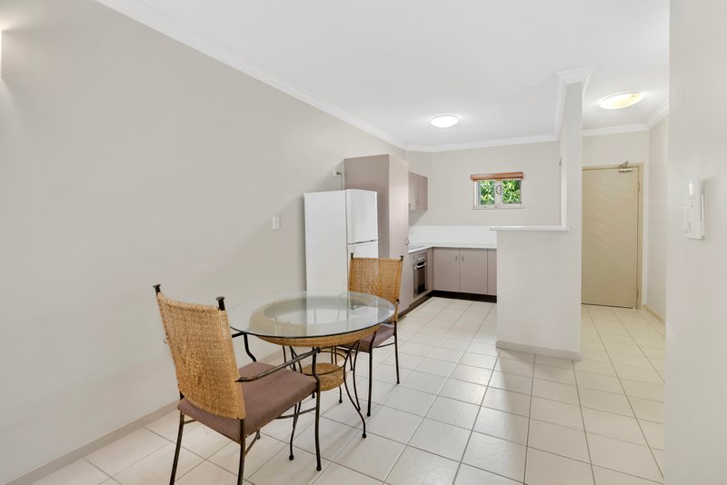 Photo - 108/22-24 Ward Street, Mooroobool QLD 4870 - Image 4