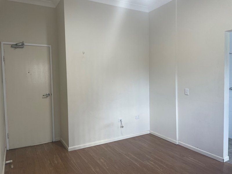 Photo - 10/86 Castlereagh Street, Liverpool NSW 2170 - Image 4