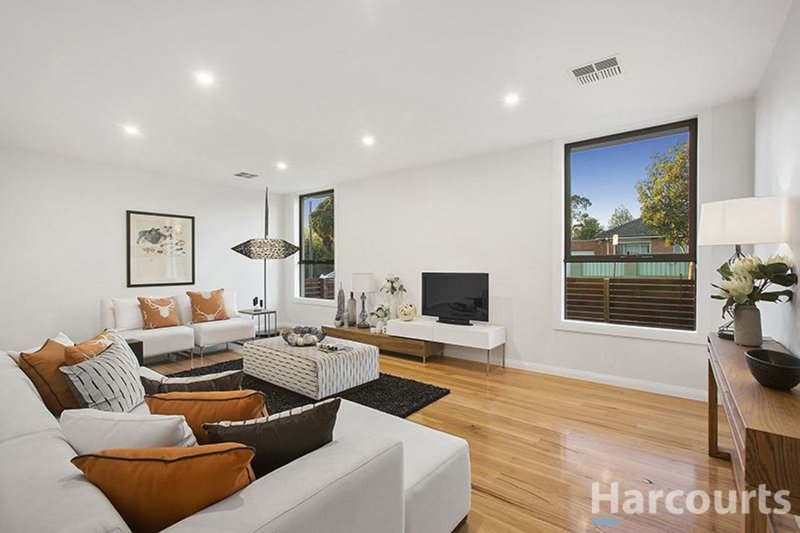 Photo - 109 Blackburn Road, Mount Waverley VIC 3149 - Image 3