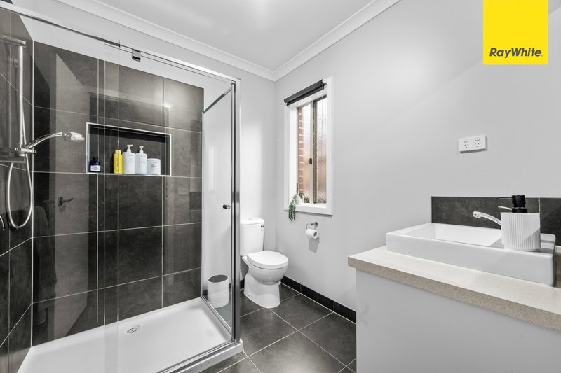 Photo - 109 Claret Ash Boulevard, Harkness VIC 3337 - Image 3
