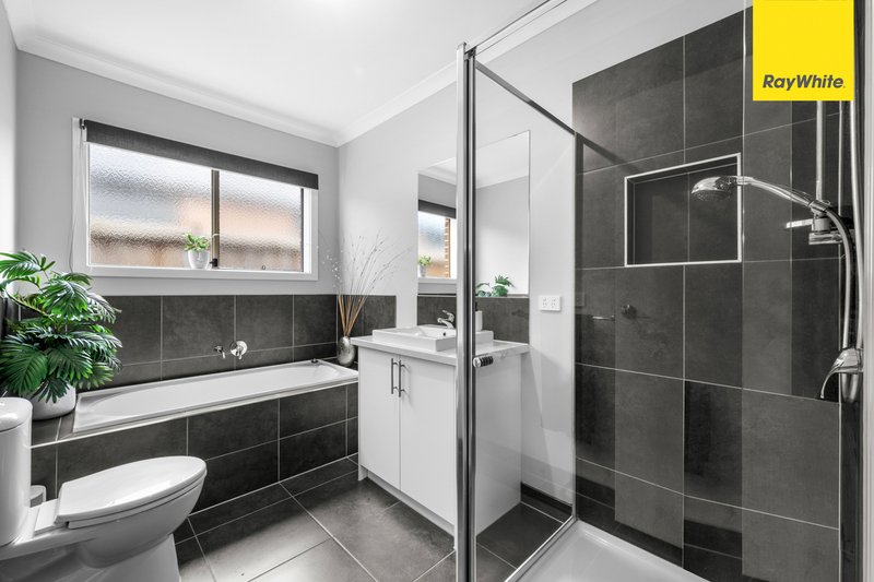 Photo - 109 Claret Ash Boulevard, Harkness VIC 3337 - Image 6