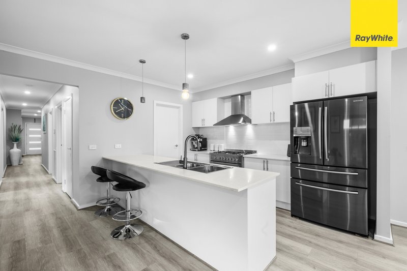 Photo - 109 Claret Ash Boulevard, Harkness VIC 3337 - Image 7