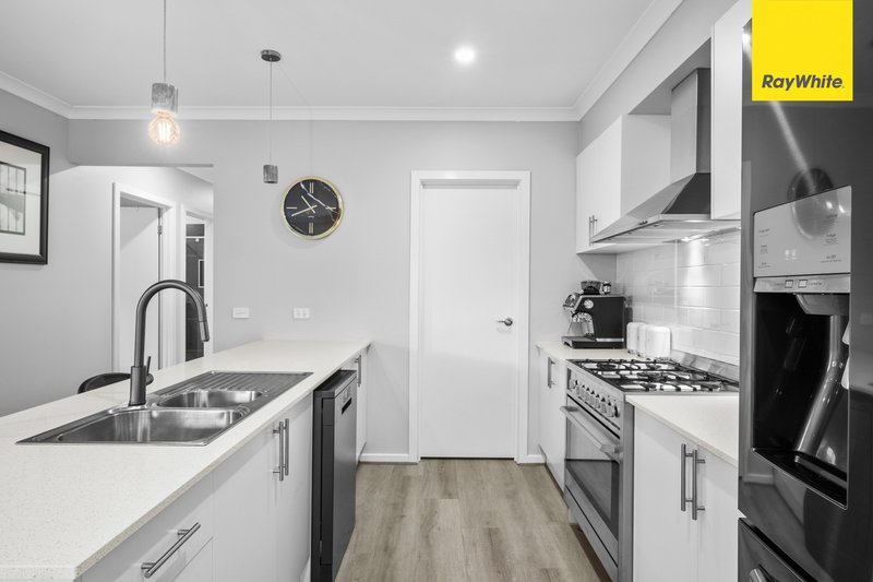 Photo - 109 Claret Ash Boulevard, Harkness VIC 3337 - Image 8