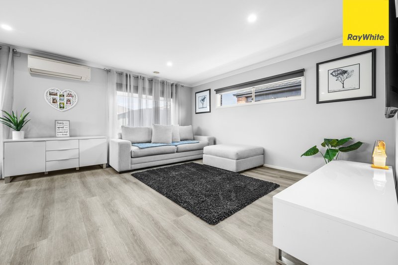 Photo - 109 Claret Ash Boulevard, Harkness VIC 3337 - Image 9