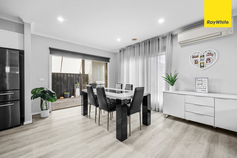 Photo - 109 Claret Ash Boulevard, Harkness VIC 3337 - Image 11