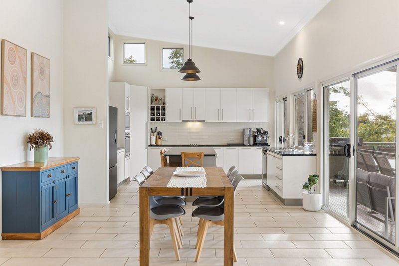 Photo - 109 Corvus Drive, Cashmere QLD 4500 - Image 5