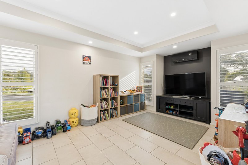 Photo - 109 Corvus Drive, Cashmere QLD 4500 - Image 11