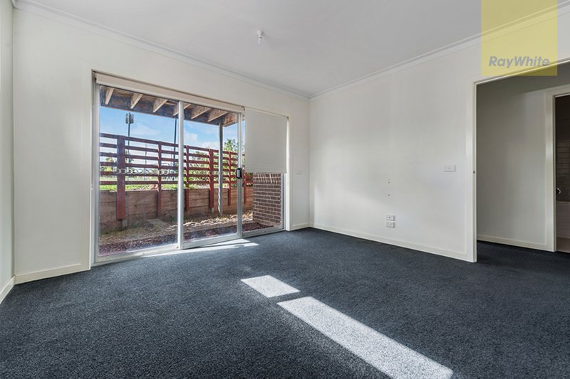 Photo - 109 Creekwood Drive, Craigieburn VIC 3064 - Image 8