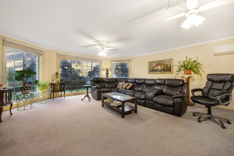 Photo - 109 Duncan Drive, Pakenham VIC 3810 - Image 2