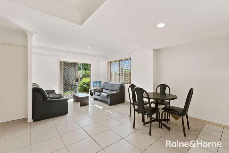 Photo - 10/9 Lawrence Close, Robertson QLD 4109 - Image 2