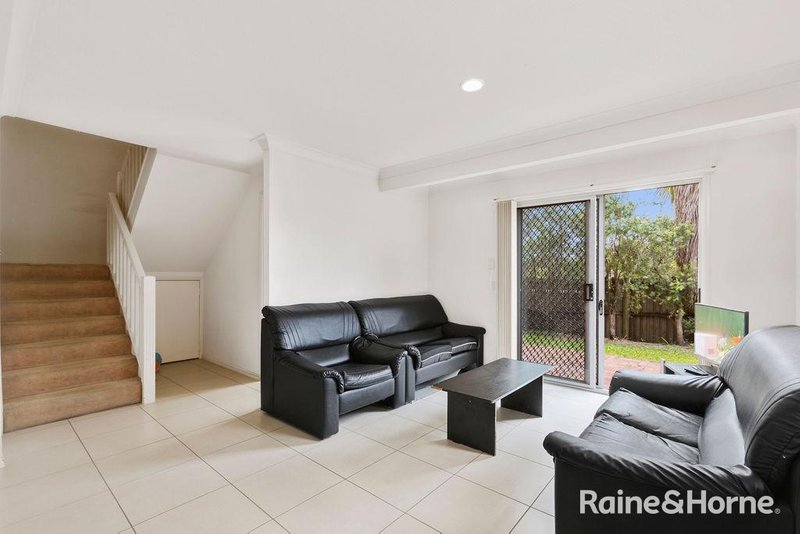 Photo - 10/9 Lawrence Close, Robertson QLD 4109 - Image 4