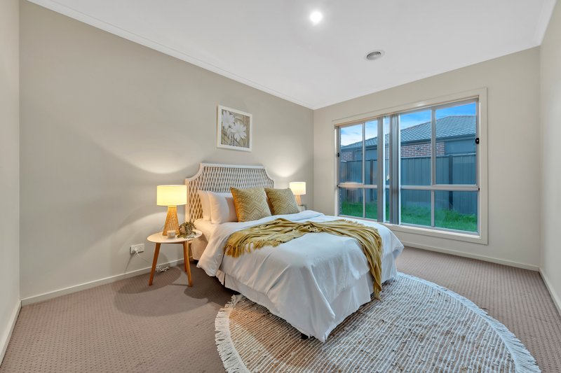 Photo - 109 Moor Park Drive, Craigieburn VIC 3064 - Image 11