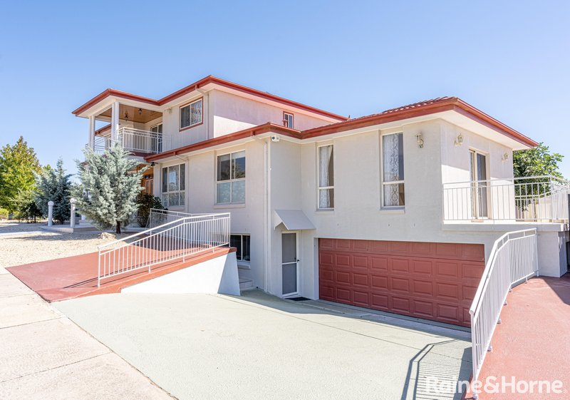 Photo - 109 Overall Avenue, Casey ACT 2913 - Image 4