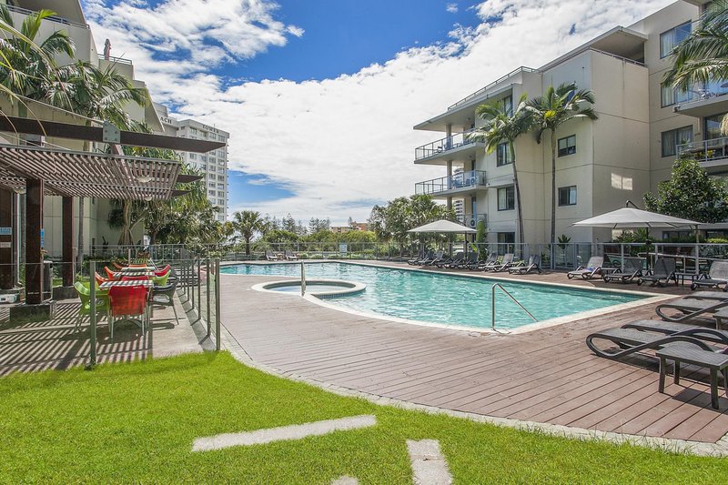 1090/1 Ocean Street, Burleigh Heads QLD 4220