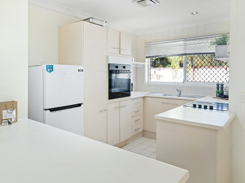 Photo - 109/128 Benowa Road, Southport QLD 4215 - Image 6