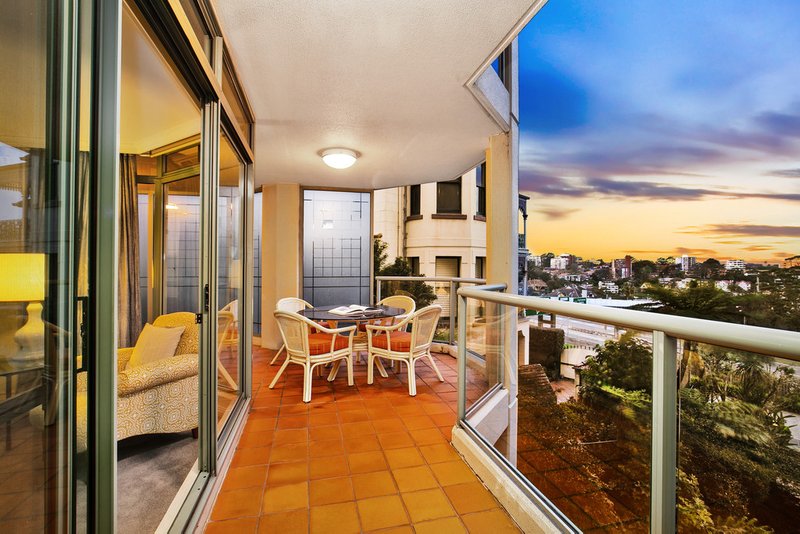 Photo - 10/93 Ridge Street, North Sydney NSW 2060 - Image 4