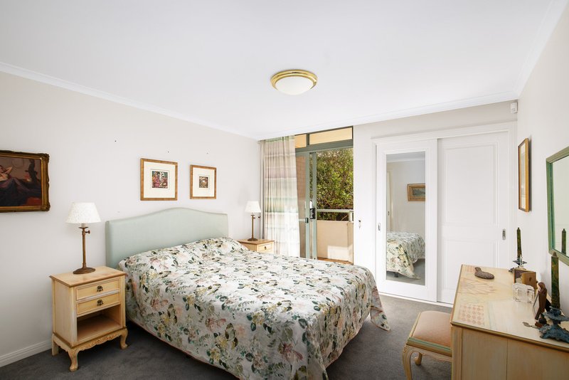 Photo - 10/93 Ridge Street, North Sydney NSW 2060 - Image 6