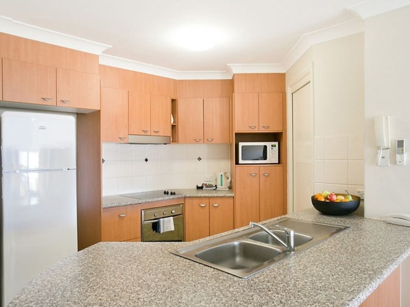 Photo - 109/392 Marine Parade, Labrador QLD 4215 - Image 5