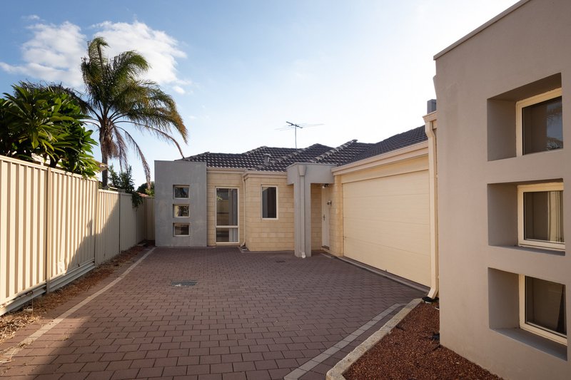 Photo - 109C Hillsborough Drive, Nollamara WA 6061 - Image 2