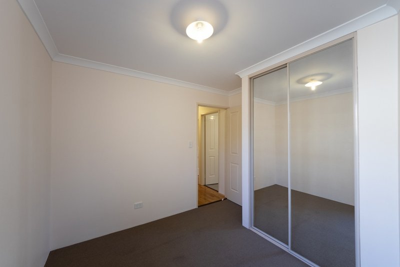 Photo - 109C Hillsborough Drive, Nollamara WA 6061 - Image 7