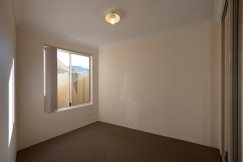 Photo - 109C Hillsborough Drive, Nollamara WA 6061 - Image 8