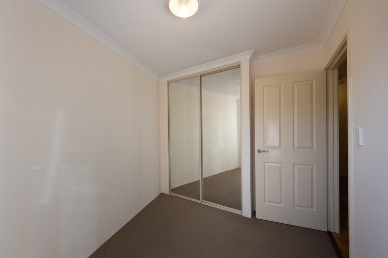 Photo - 109C Hillsborough Drive, Nollamara WA 6061 - Image 9