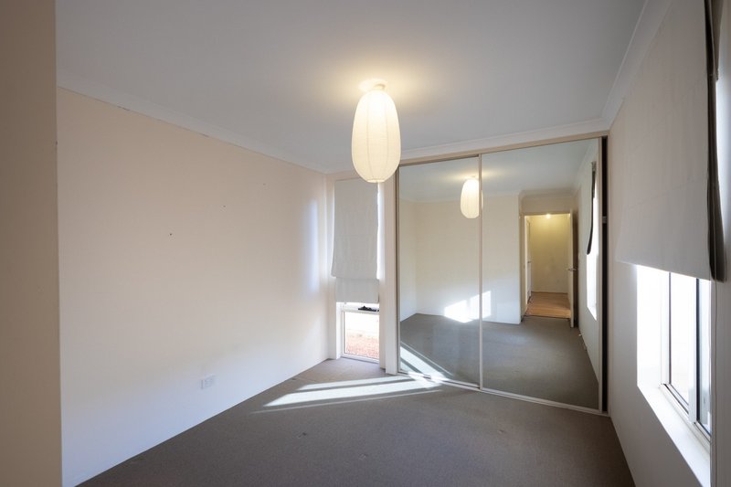 Photo - 109C Hillsborough Drive, Nollamara WA 6061 - Image 10