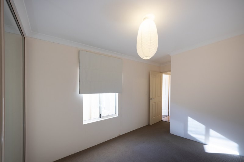 Photo - 109C Hillsborough Drive, Nollamara WA 6061 - Image 11