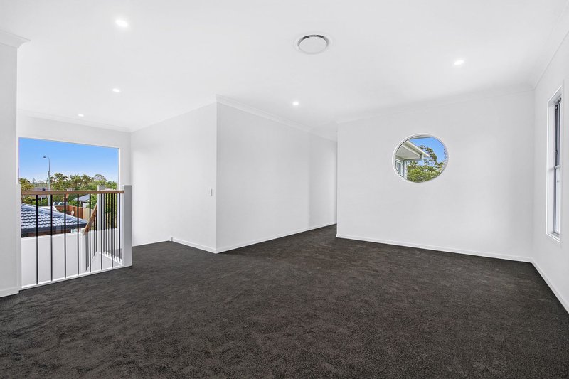 Photo - 10A Ballandra Court, Mermaid Waters QLD 4218 - Image 4