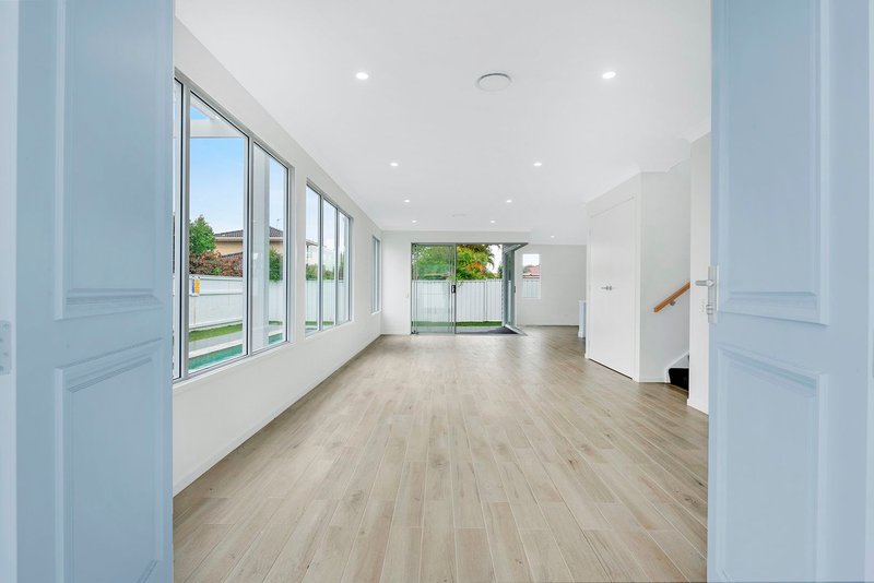 Photo - 10A Ballandra Court, Mermaid Waters QLD 4218 - Image 7