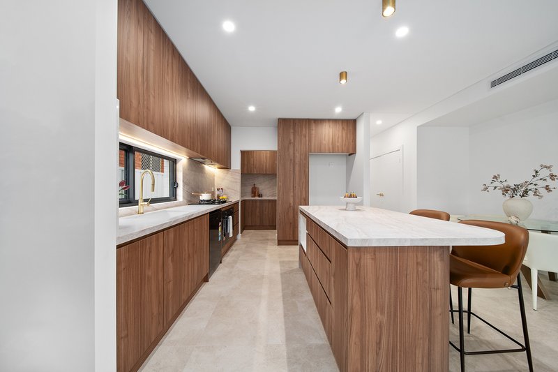 Photo - 10A Foxlow Street, Canley Heights NSW 2166 - Image 4