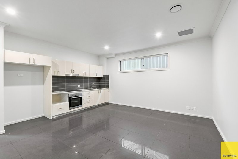 Photo - 10a Mary Davis Avenue, Koonawarra NSW 2530 - Image 2