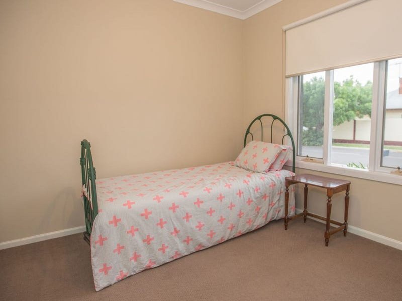 Photo - 10B Dugdale Street, Bacchus Marsh VIC 3340 - Image 7