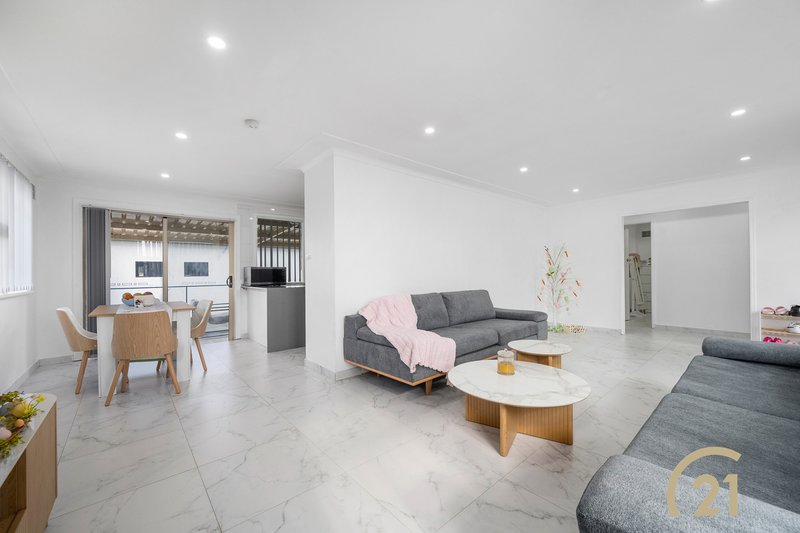 Photo - 11 - 11a Alt Street, Smithfield NSW 2164 - Image 3