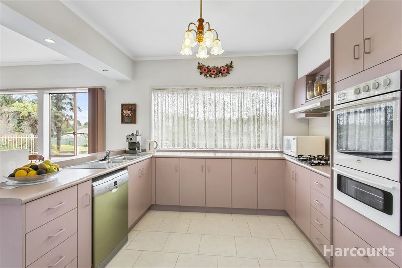 Photo - 11-12 Jindalee Court, Narre Warren South VIC 3805 - Image 4