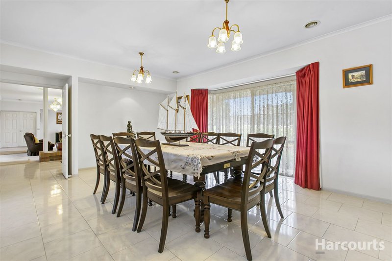 Photo - 11-12 Jindalee Court, Narre Warren South VIC 3805 - Image 5