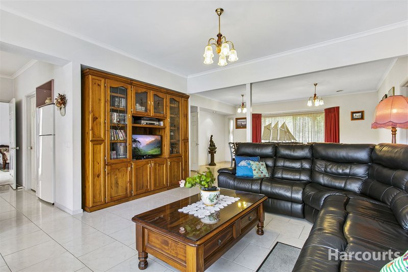 Photo - 11-12 Jindalee Court, Narre Warren South VIC 3805 - Image 6